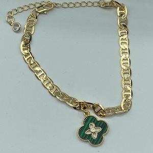 Gold plated link bracelet w malachite clover charm